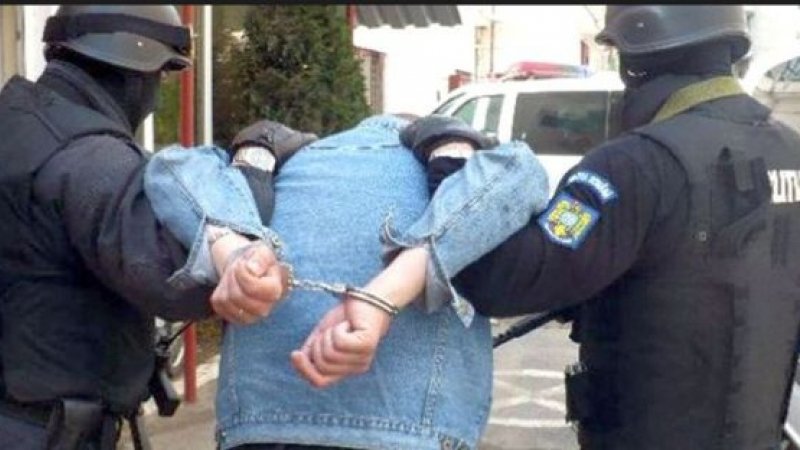 Rață și „Shaolin” și-au exploatat sexual iubitele și vor intra de braț după gratii pentru șase ani de zile