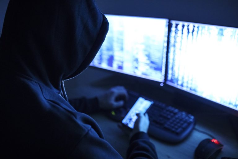 Ce este „regula celor 5 minute”? Ține hackerii la distanță de telefonul tău. Cum o aplici?