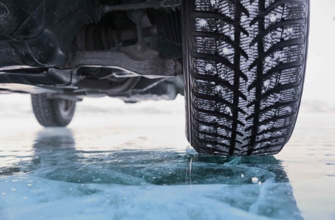 Trafic oprit pe un tronson din DN 28 Iaşi – Albiţa din cauza poleiului