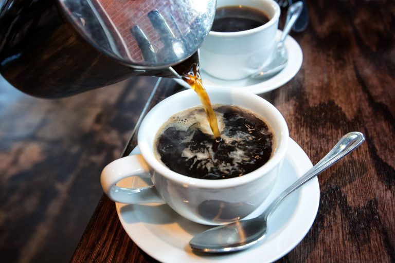 Ce pățești dacă bei cafea pe stomacul gol? Ora surprinzătoare la care trebuie să bei prima ceașcă