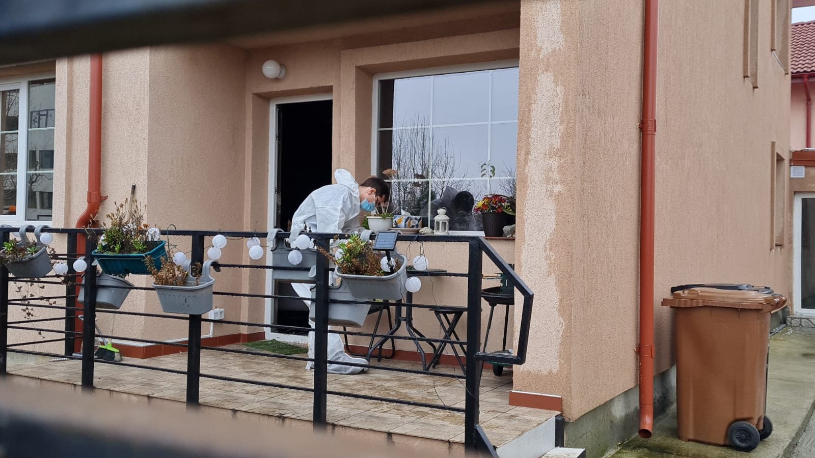  VIDEO&FOTO: Doi tineri ce formau un cuplu, găsiți morți într-o vilă de lux din Iași