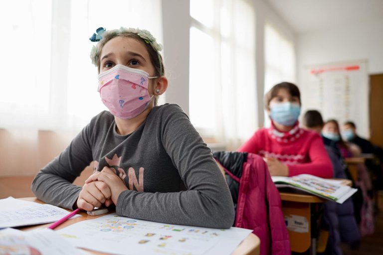 Campania de Crăciun a ZdI: spiriduşii Moşului s-au apucat de împachetat darurile