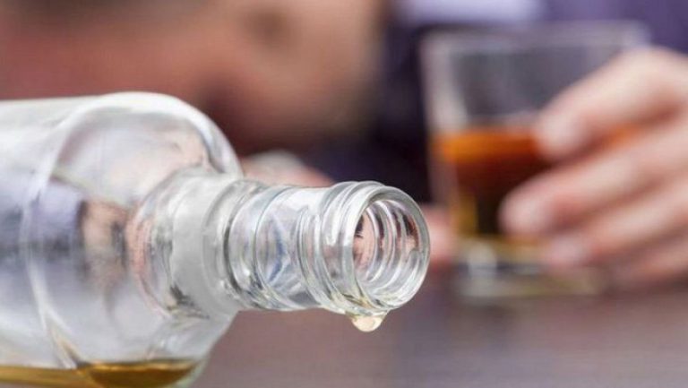 Treizeci şi şapte de morţi şi 77 de intoxicări în Turcia, în decurs de şase săptămâni, din cauza consumului de alcool contrafăcut