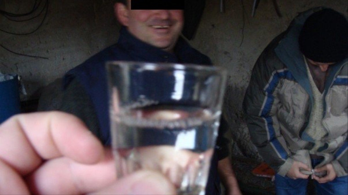  Cum a făcut un deținut țuică în celulă.  A primit 10 zile de izolare