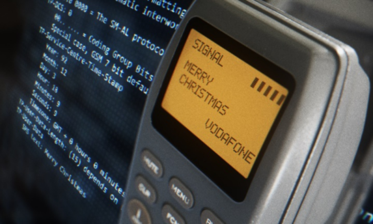 Primul SMS, trimis de pe calculator. Abia după 2 ani a apărut mobilul cu tastatură