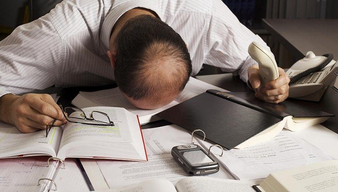 STUDIU |  1 din 4 angajaţi români au fost la limita burnout-ului în 2025. Care au fost principalele surse de epuizare