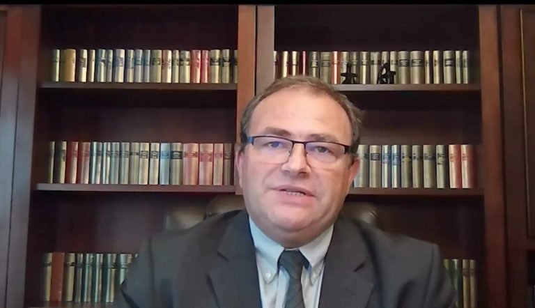  Flavia Groșan, pusă la zid de un reputat universitar ieșean. Doctorița antivaccinistă a inflamat rețelele sociale susținând că un pacient i s-a îmbolnăvit după ce a făcut sex cu o tânără vaccinată anti-Covid