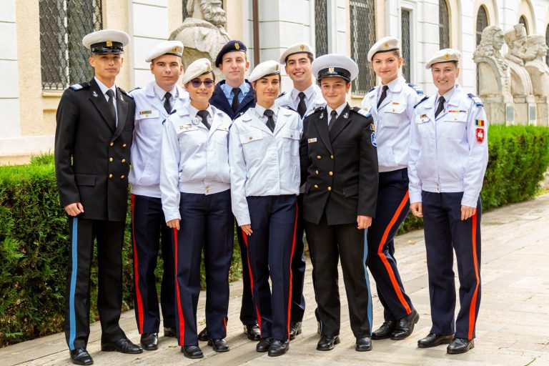 „Țintește sus, FII CEL MAI BUN!” Au început înscrierile pentru Colegiile Naționale Militare