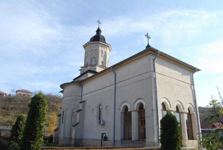 Starețul mănăstirii Hlincea a ajuns să plătească pentru păcate omenești în fața judecătorilor, nu a lui Dumnezeu