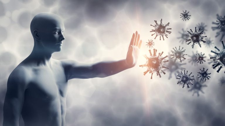 Imunitatea, mai durabilă în cazul celor trecuţi prin Covid 19, decât la cei vaccinaţi