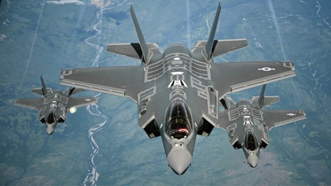  VIDEO Două avioane F-35 au aterizat pe o autostradă în apropierea Rusiei