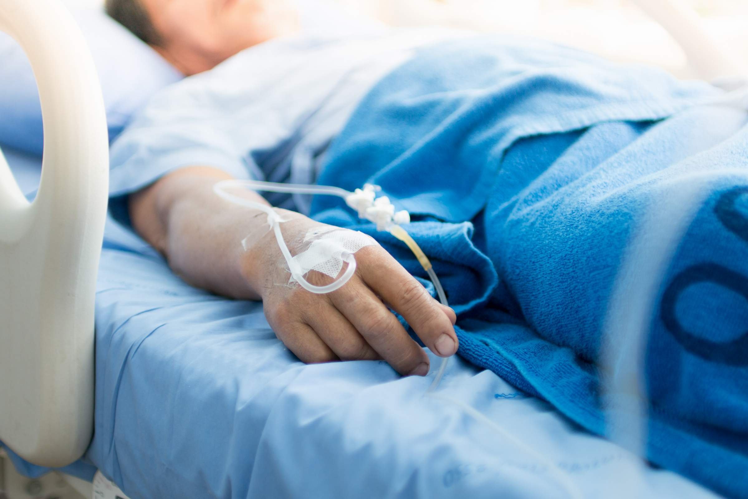 Iaşi: 20 de amputari din cauza COVID. Au rămas infirmi de o mână sau un picior