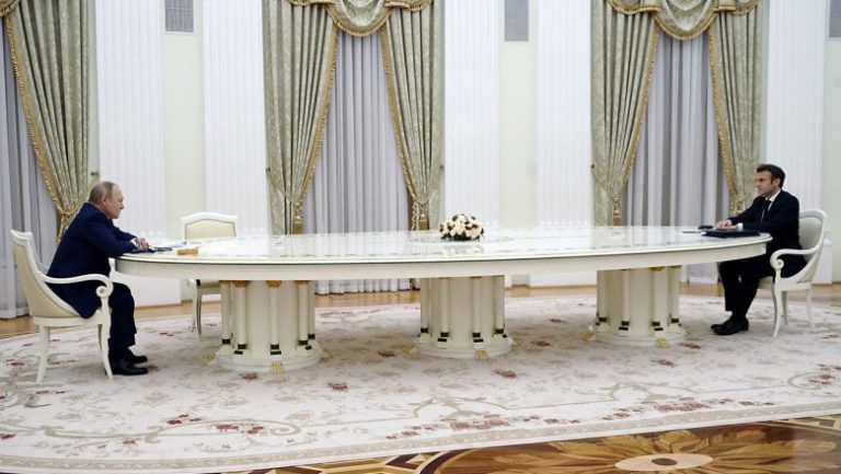 Războiul din Ucraina: Putin a spus că este dispus să se angajeze să oprească atacurile asupra civililor, potrivit Elysee