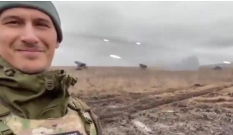 VIDEO: Soldatul rus care rânjea și filma când ataca Ucraina, dus la spital rănit