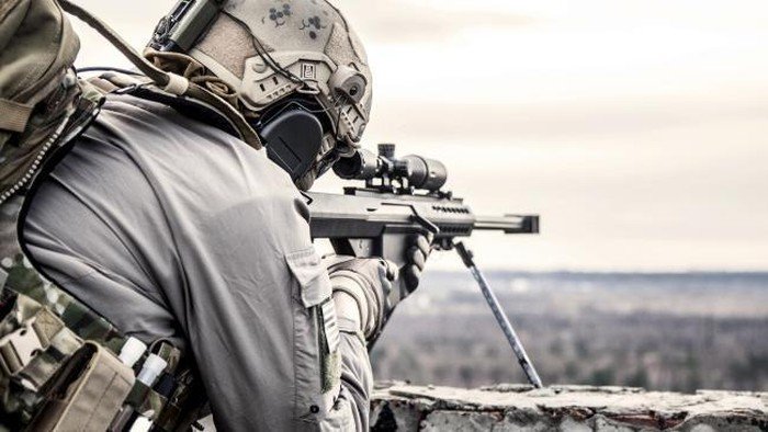 Procurorii din Italia anchetează un „turism cu lunetiști” în Bosnia.  Grupuri din Italia şi din alte ţări ar fi plătit pentru a putea împuşca locuitori din Sarajevo pentru propriul amuzament