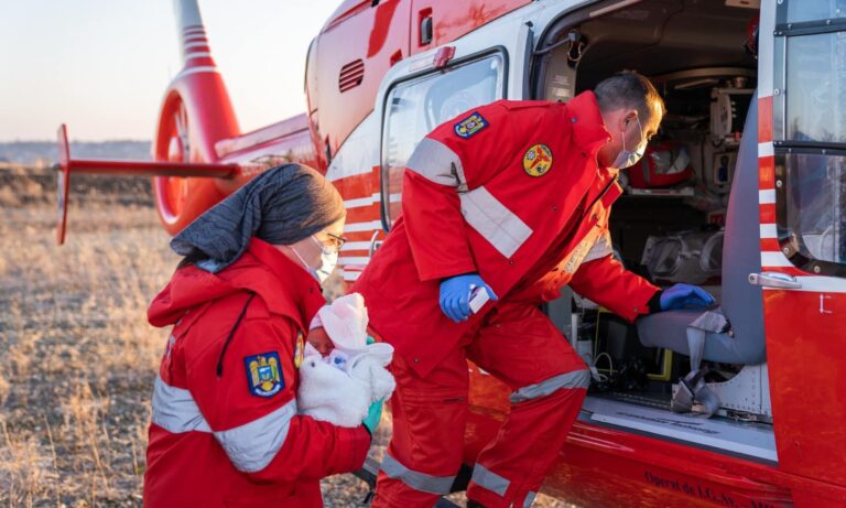 Bărbatul care și-ar fi aruncat copilul în latrina din fundul curții, la Pașcani, reținut 24 de ore și cercetat pentru omor
