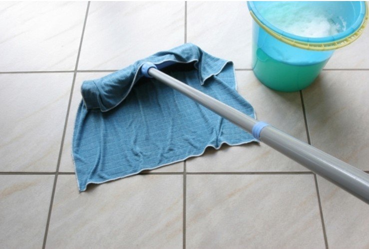 Raport: La Direcţia de Cultură zeci de mii de lei plecau din conturi cu găleata de la mop