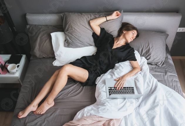  Lege promulgată – Salariaţii care au în întreţinere copii încadraţi în grad de handicap beneficiază de 8 zile pe lună de muncă la domiciliu