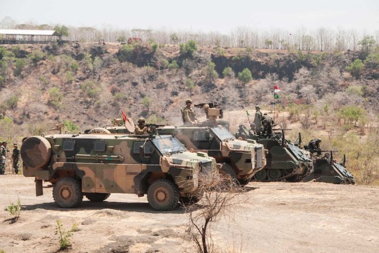 Australia va trimite vehicule blindate Bushmaster în Ucraina
