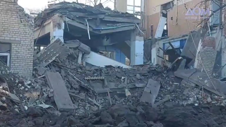 Școală din estul Ucrainei bombardată de obuze rusești