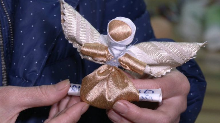 VIDEO: Copiii fac îngeri cu urări pentru soldații ucraineni