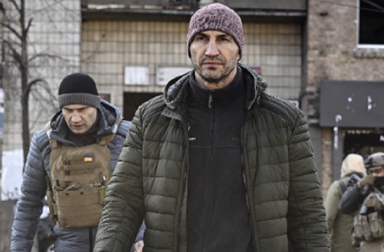 Locuitorii Kievului care au fugit din calea ruşilor, îndemnaţi de  Klitschko să nu se întoarcă ”cel puţin o săptămână”