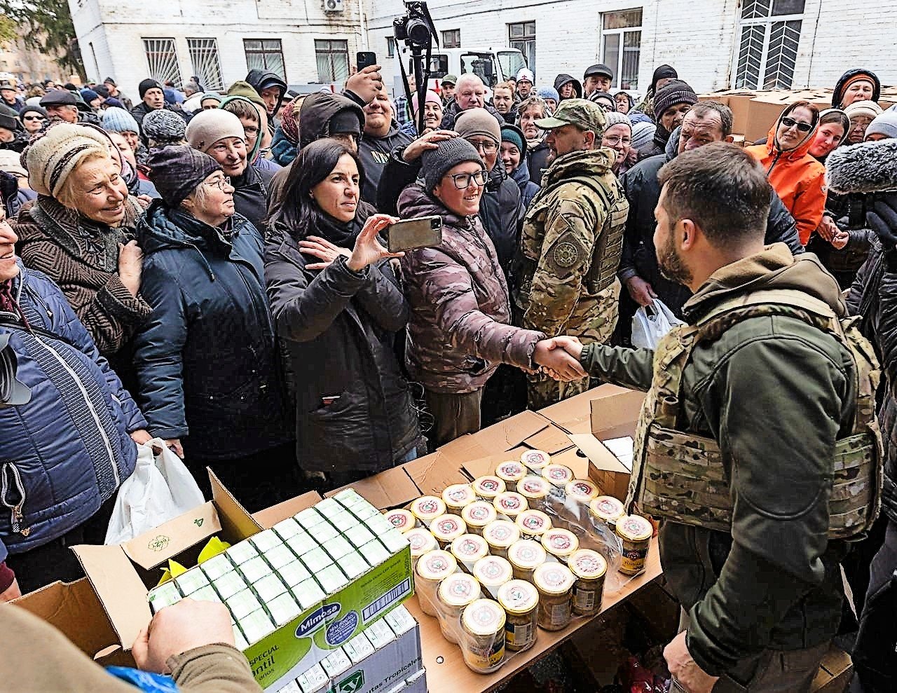Comportament jenant al presei străine, la Bucha: au urinat pe blindate, în fața altor oameni