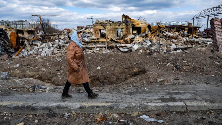 A 42-a zi de război în Ucraina. Un spital bombardat, oameni dispăruți