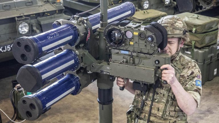 Marea Britanie va trimite mai multe rachete de apărare aeriană şi antitanc în Ucraina