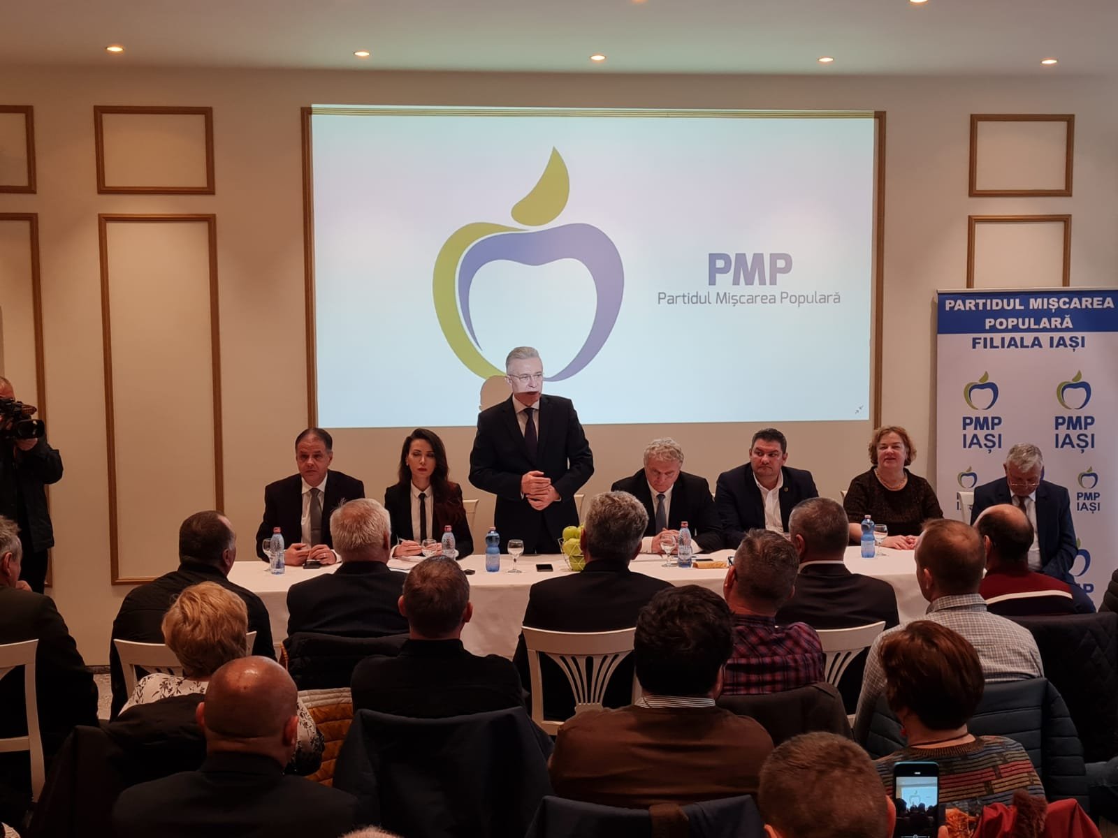 VIDEO/FOTO Cristian Diaconescu, prezent la Iași pentru a valida schimbarea lui Petru Movilă din funcția de lider de filială