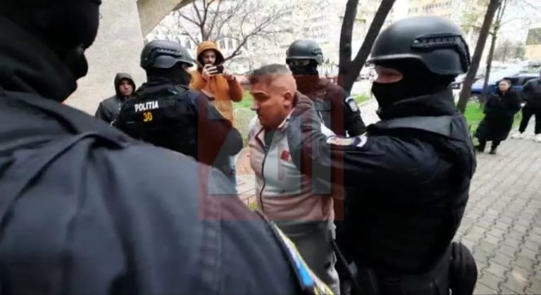 Bătaie în stradă la Glina, în judeţul Ilfov. La faţa locului au intervenit mascați şi jandarmi