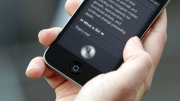 Utilizatorii de iPhone pot da comenzi vocale si in limba romana. Ce stie sa faca Siri RO