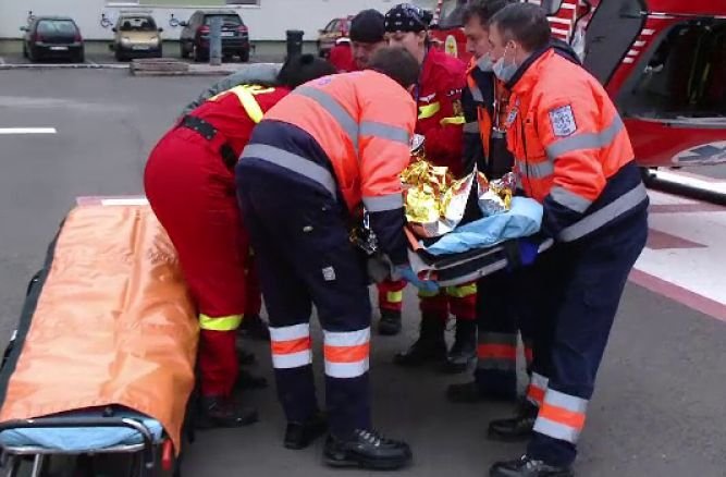 Hunedoara: O femeie a murit după ce și-a dat foc pe stradă. Nu a fost încă identificată