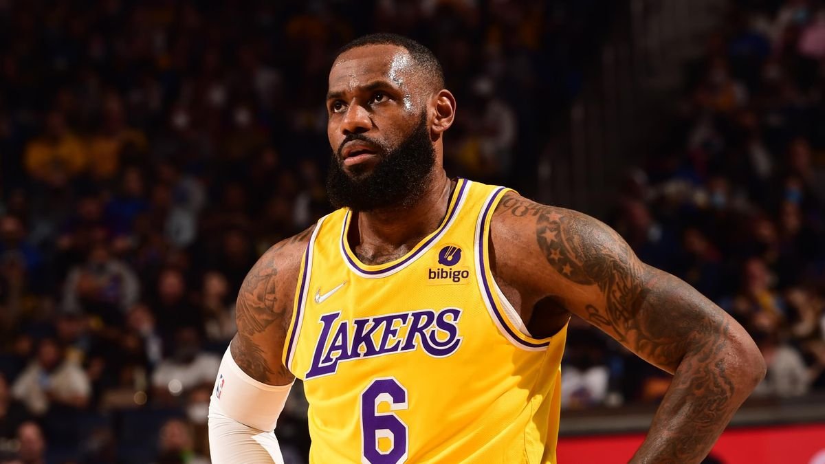  LeBron James a semnat un contract cu producătorul de coniac Hennessy 