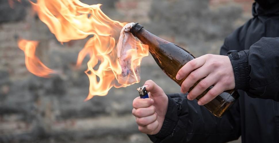  Tineri cu arme și cocktailuri Molotov prinși în București. Ei veniseră în Capitală pentru a se întâlni cu un alt grup, în urma unui conflict pe Tik Tok
