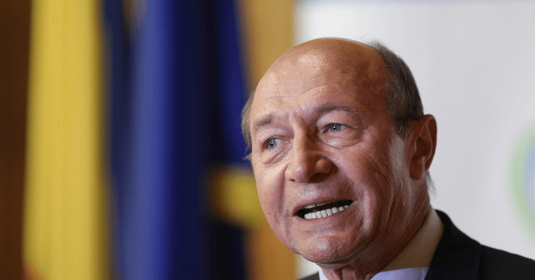 „Tata m-a învăţat să mă bat numai cu bărbaţi”: Schimb dur de replici între Traian Băsescu și Rareș Bogdan