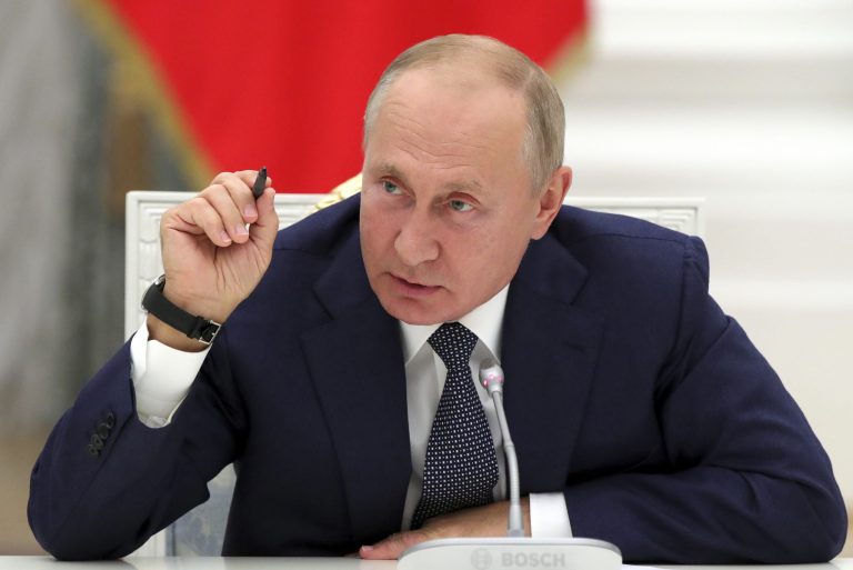 Trump, „foarte nemulţumit” de convorbirea sa cu Putin pe tema Ucrainei, se gândește să impună sancţiuni mai dure