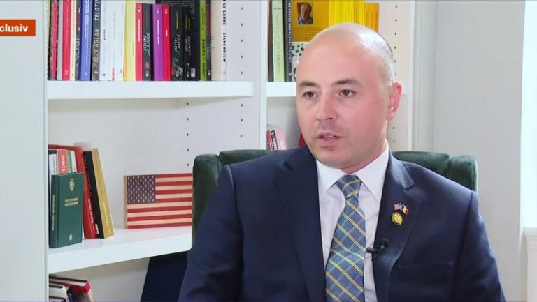Simion cere demisia ambasadorului României în SUA, ieșeanul Andrei Muraru, care l-a pus la punct pentru afirmaţiile referitoare la neincluderea României în programul Visa Waiver