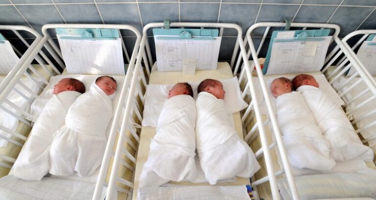 Situație asemănătoare la maternitatea din Târgu Mureș. Opt nou-născuți diagnosticați cu infecție cu Serratia marcescens, fără niciun deces