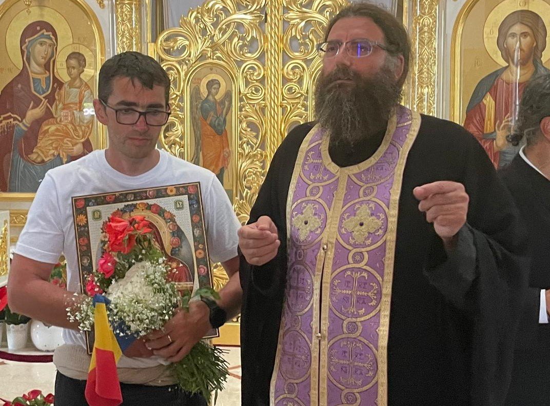  Pelerini plecaţi din Iaşi fără alimente au ajuns la Bucureşti după 1.005 kilometri parcurşi