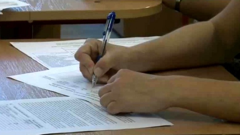  O elevă din Iaşi ar putea rata bacalaureatul din pricina divorţului părinţilor: tată din Iaşi, mamă din Valencia