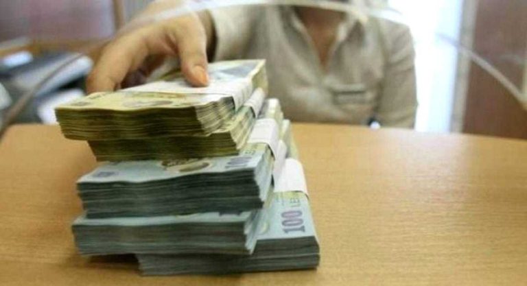 Cine este pensionarul care a primit 4 pensii de Crăciun? De ce este nemulțumit