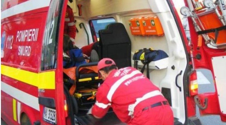 Cluj: Doi copii au căzut într-o groapă cu apă, fiind în stop cardio-respirator