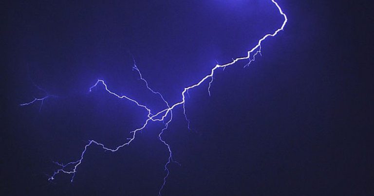 Nord-estul Indiei, lovit de furtuni violente: Zeci de morți și răniți din cauza trăsnetelor