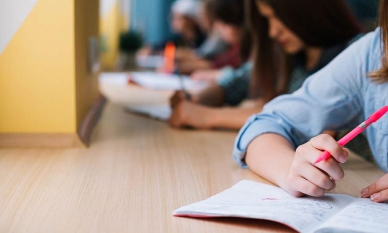 Ieşeni cu medii peste 9 care nu au intrat la niciun liceu. Cum a fost posibil?