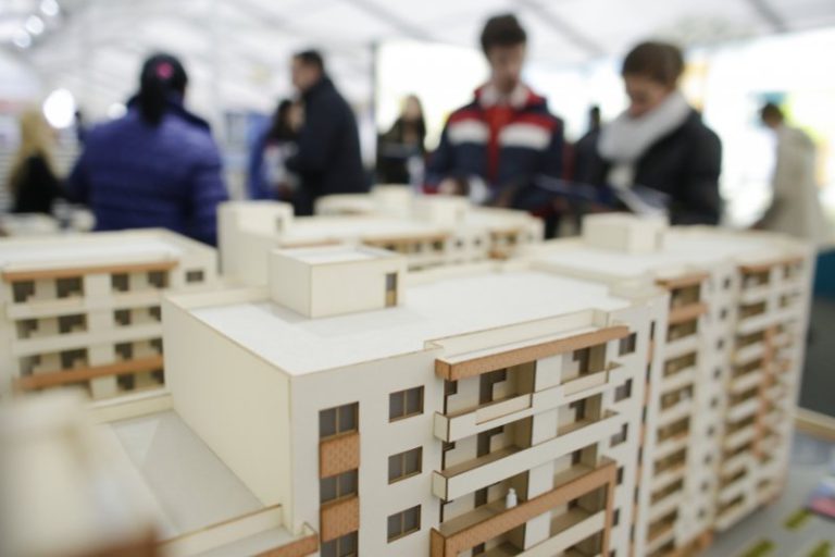 Investiţiile străine directe în sectorul imobiliar şi al construcţiilor din România au săltat la 20,7 miliarde euro