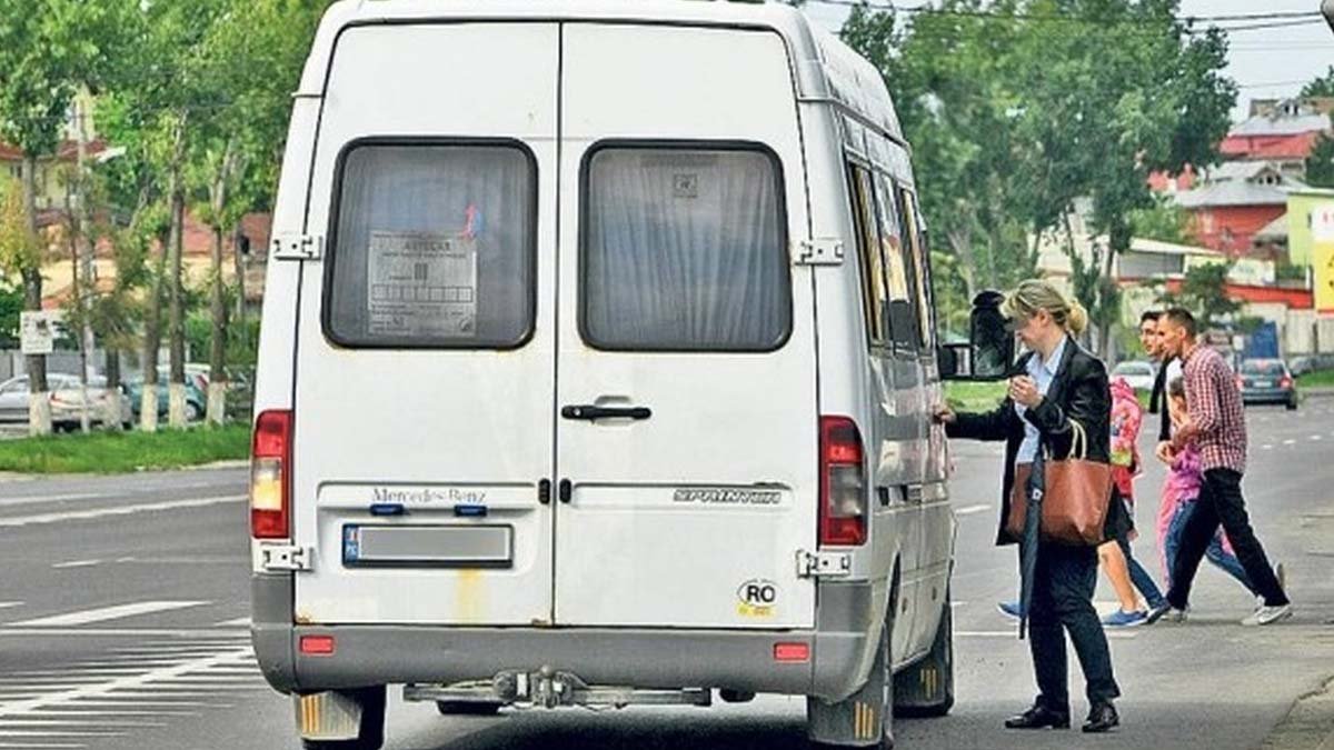  Programul de transport judeţean, adoptat pe repede inainte. 35 de operatori susţin că sunt probleme