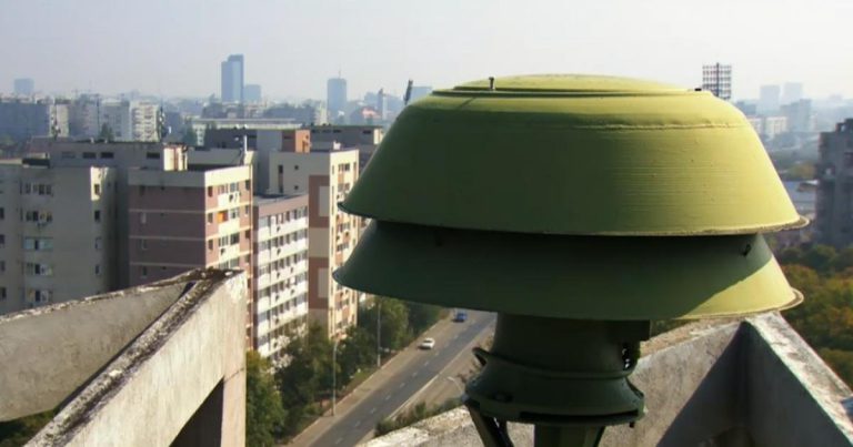 Toate cele 17 sirene din Iași vor fi verificate și reparate de o firmă din București. Vor mai fi cumpărate 10 sirene
