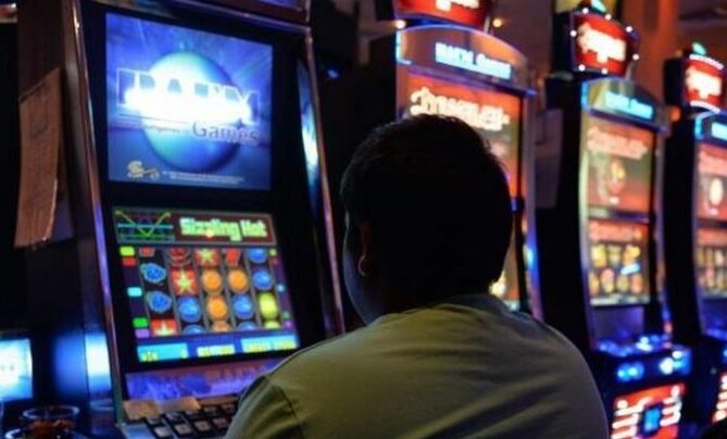 Un an jumătate de pușcărie pentru o noapte de nebunie începută în „Las Vegas”. Ziua pe care un taximetrist ieșean nu o va uita niciodată