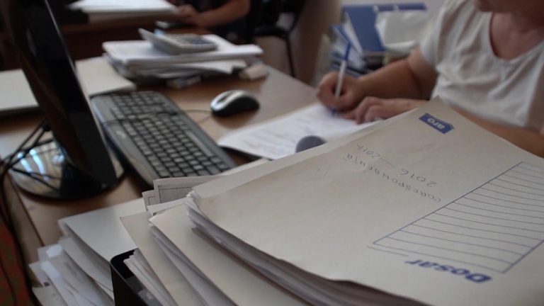 Limitele absurdului, testate de o primărie din județul Iași. O cerere ce putea fi rezolvată în 5 minute s-a transformat din ambiție într-un proces de ani buni